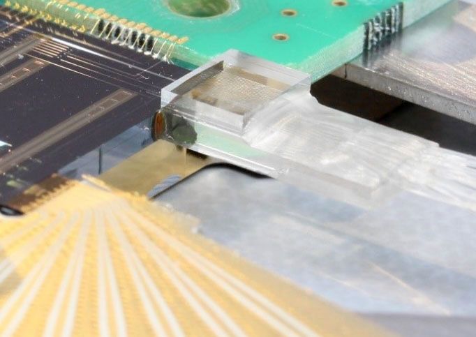 Fiber-array-to-chip-assembly fiber array to chip assembly