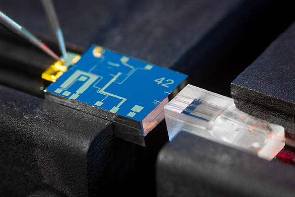 fiber array attachment to SiN chip