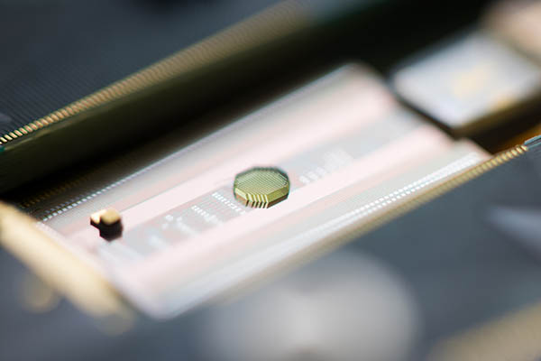 256 microlens array printed on a photonic integrated circuit grating coupler.