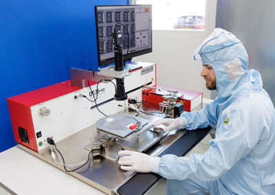 Royce semi-automatic die sorter at PHIX Photonics Assembly.