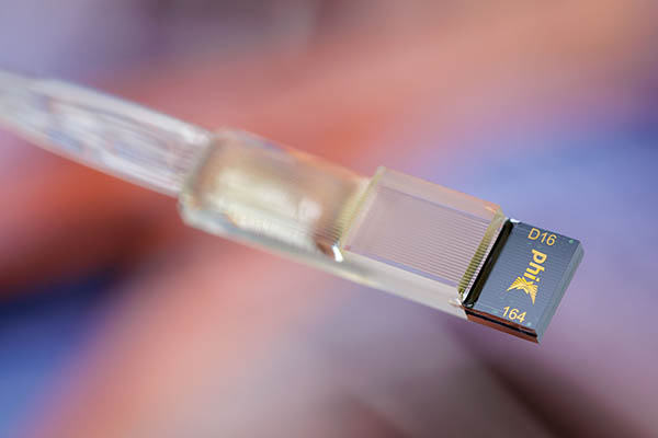 16-channel PHIX spot size converting fiber array