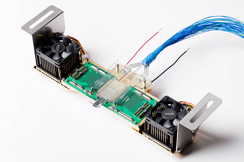 The TERA6G transmitter antenna module has a rack-mountable format